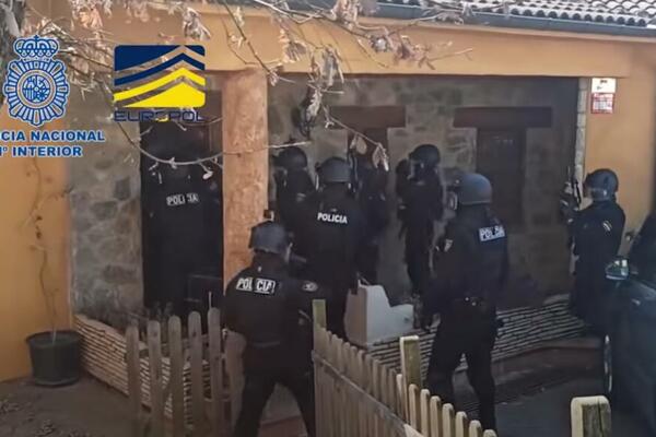 AKCIJA "MAJOR" POKOSILA CRNOGORCA I ČETIRI SRBINA: Zaplenjeno više od 4 TONE KOKAINA!