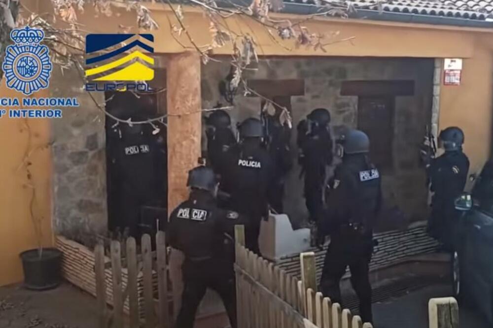 AKCIJA "MAJOR" POKOSILA CRNOGORCA I ČETIRI SRBINA: Zaplenjeno više od 4 TONE KOKAINA!