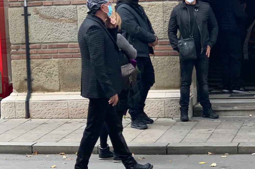 MARINA JE JAKO PATILA ZA NJIM I NAPISALA MU NAJVEĆE HITOVE: Bivša ljubav Oliver Mandić utučen stigao na ispraćaj!