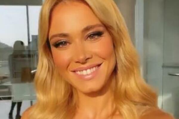 PRELEPA VODITELJKA SE NAŠALILA SA 'MESIJEM' KOJI JE BIO KRATAK: Onda raspametila fanove novom vrelom fotkom! (FOTO)