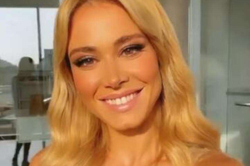 PRELEPA VODITELJKA SE NAŠALILA SA 'MESIJEM' KOJI JE BIO KRATAK: Onda raspametila fanove novom vrelom fotkom! (FOTO)