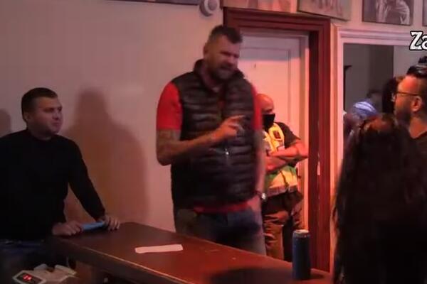 KO BI REKAO?! Evo ko je NARUČIO PESMU O KOJOJ SVI BRUJE - KAMERA JE SVE ZAUVEK ZABELEŽILA! (VIDEO)