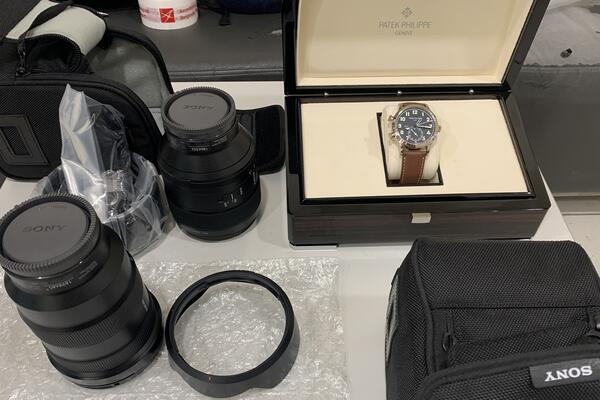 SKUPOCENI SAT NA RUCI, A PAKOVANJE U PRTLJAGU: Carinici zaplenili robu na aerodromu, podneta krivična prijava!