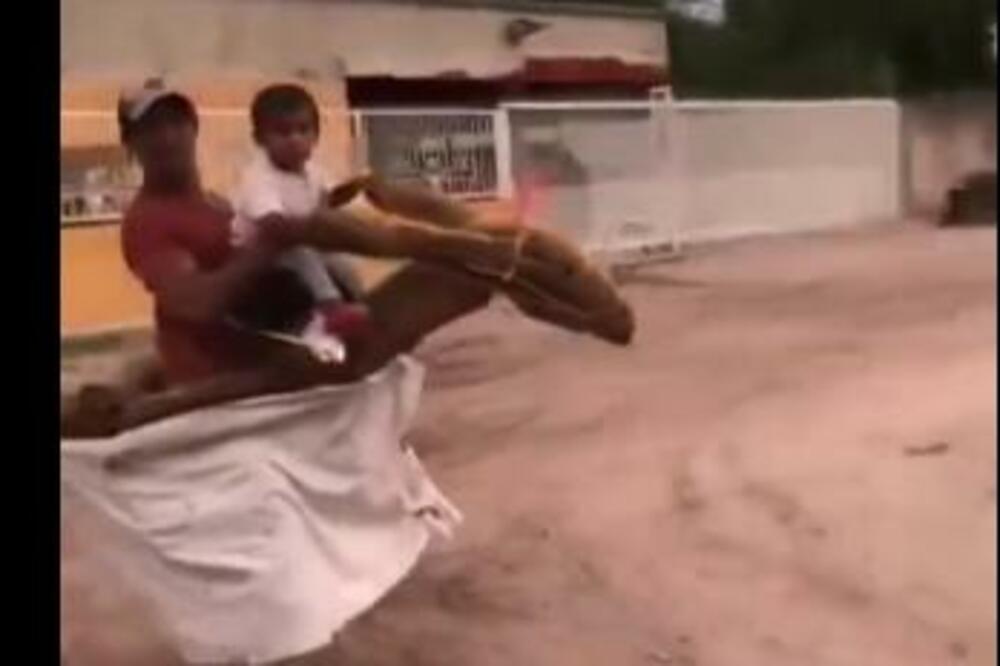 OVOM ODMAH DA SE ODUZME DETE! Jezivo je POGLEDATI šta se desilo! (VIDEO)