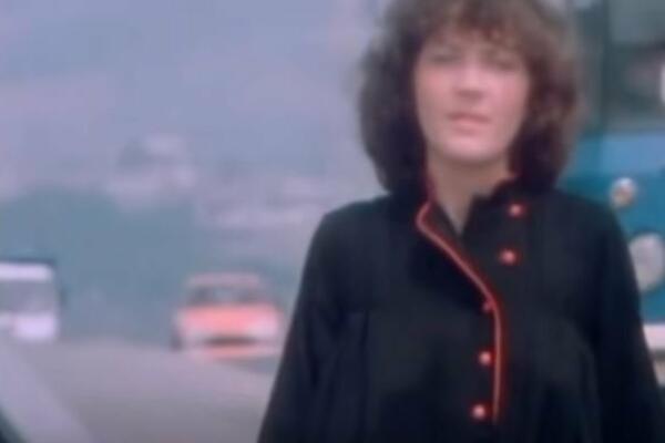 NA PUTU DO GROBLJA POGINULA JOJ JE I DRUGA SESTRA: Tragična SUDBINA naše PEVAČKE DIVE mnogima tera jezu u KOSTIMA!