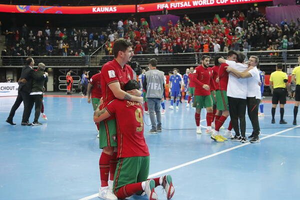 PORTUGALCI POSLE PRAVE DRAME PRVI PUT U FINALU: Kazahstan pao nakon produžetaka i penala!