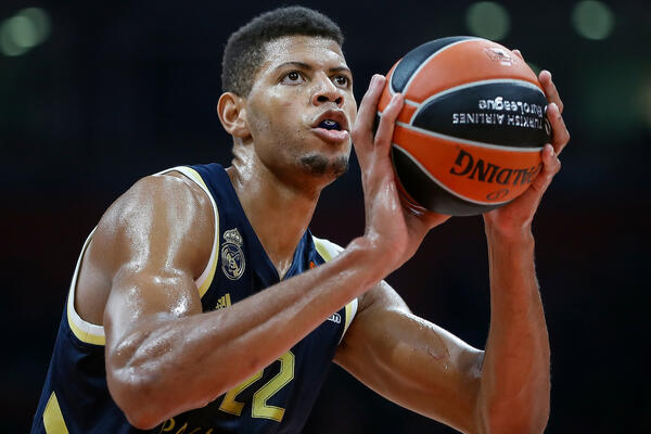 REAL RUTINSKI SAVLADAO EFES: Gosti izbegli blamažu u Madridu!