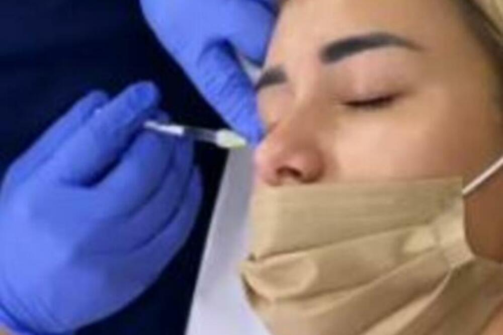 NE MOŽE BEZ PLASTIČARA! BIVŠA ZADRUGARKA PONOVO NA DOPUMPAVANJU: Evo šta je sada radila na sebi! (FOTO)