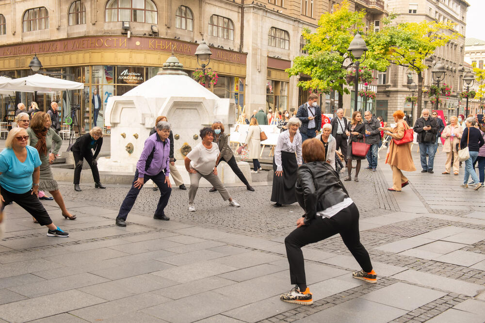 Mudre reči najstarijih sugrađana osvanule u Knez Mihailovoj ulici: Obeležen Međunarodni dan starijih osoba