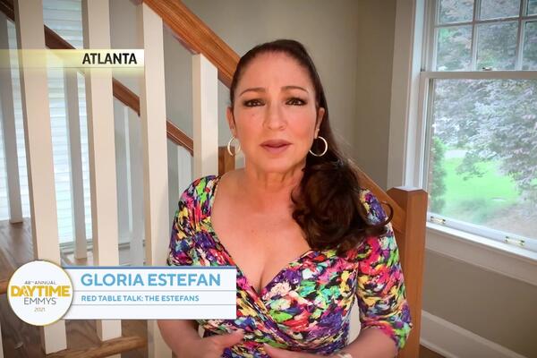 JEZIVO! Poznatu pevačicu SILOVAO član porodice sa samo 9 godina!