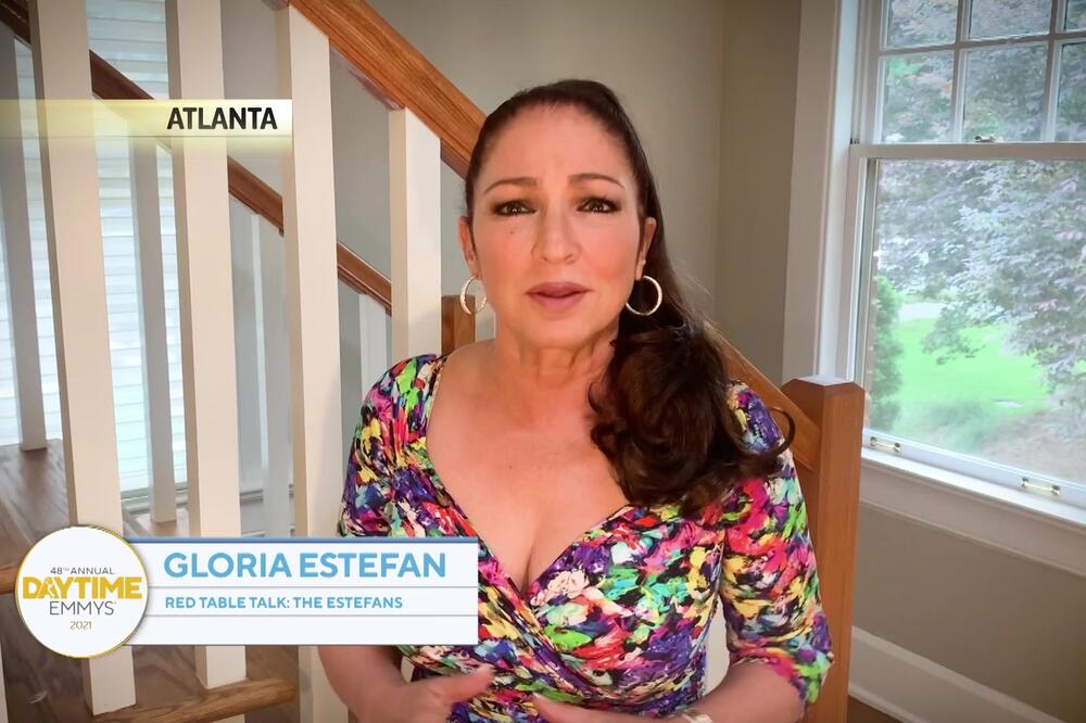 JEZIVO! Poznatu pevačicu SILOVAO član porodice sa samo 9 godina!