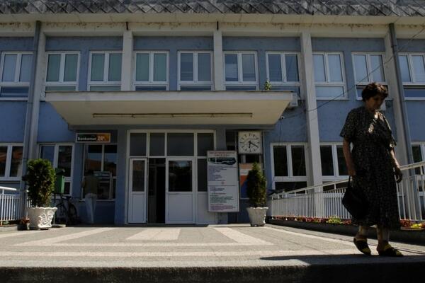 OTAC POPRSKAO KUĆU SREDSTVOM PROTIV BUVA, A ONDA JE USLEDIO HOROR: Devojčica umrla, majka i sestra u bolnici