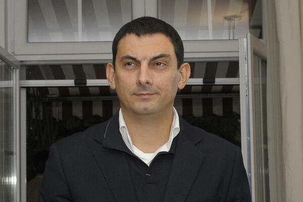 MILANU LAĐEVIĆU PREĆENO SMRĆU U CENTRU BEOGRADA: Počinioc nepoznat