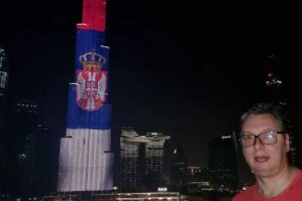 BURŽ KHALIFA U BOJAMA SRPSKE TROBOJKE: Kakva čast za Srbiju!