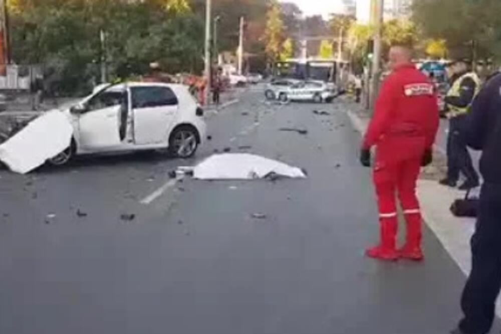 TEŠKA NESREĆA KOD OKRETNICE AUTOBUSA 31 I 17 NA KONJARNIKU: Ljudi na mrežama javljaju da ima mrtvih (FOTO)