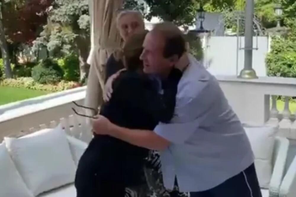 BOGOLJUB KARIĆ IMA VAŽNO SAOPŠTENJE ZA JAVNOST! Ovo je BITNO za njihovu PORODICU, čekali su da se DESI! (VIDEO)