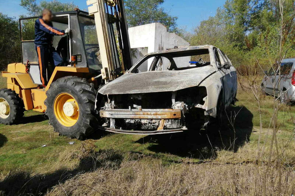 NEPOZNATI CRVENI AUTOMOBIL SNIMLJEN NA DAN NESTANKA PORODICE ĐOKIĆ: Kamere ga UHVATILE ne pripada nikom od MEŠTANA