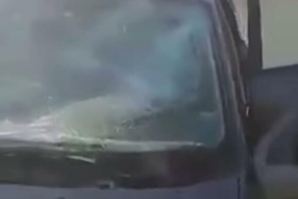 DIVLJAŠTVO KOD BUJANOVCA: Uništavali automobile uz psovanje srpske majke i sve snimili (VIDEO)