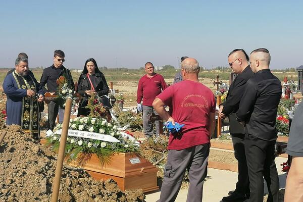 "NIKAD SE NE ZNA KO ĆE UMRETI, VIDITE KAKVO JE VREME": Zoran je jedva izgovorio OVE reči na Zbegu, POTRESNO!