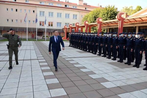 Ministar Vulin novoj generaciji KPU: Nema uspešne države bez uspešne policije, čuvajte svoju Srbiju! (FOTO/VIDEO)