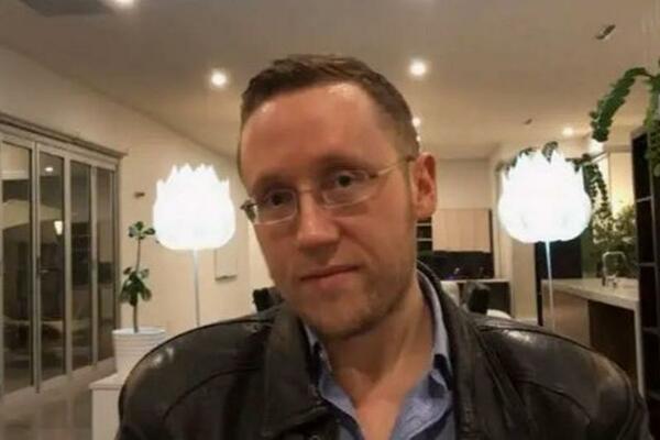 MUŠKARAC (41) ŠOKIRAO SVET: "Nikada nisam bio u vezi ili intiman, želim DEVOJKU koja je čekala poput mene!"