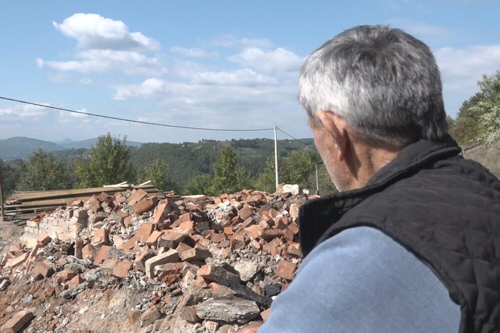 I KAMEN BI ZAPLAKAO! Gradili su ciglu po ciglu, a onda im je vatrena stihija PROGUTALA DOM! To nije kraj! (FOTO)