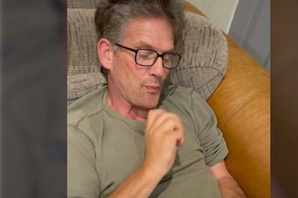 50 GODINA JEDE SIROVE KOBASICE: Svi tvrde da će dobiti RAZNE BOLESTI, a on FASCINIRAO 1 PODATKOM! (VIDEO)