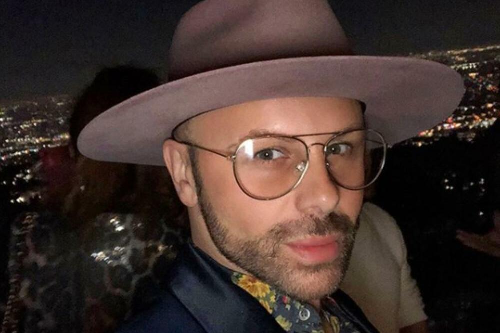 BOSANSKI PEVAČ UHVAĆEN SA NOVIM DEČKOM! Pljušte čestitike povodom ljubavne veze! (FOTO)