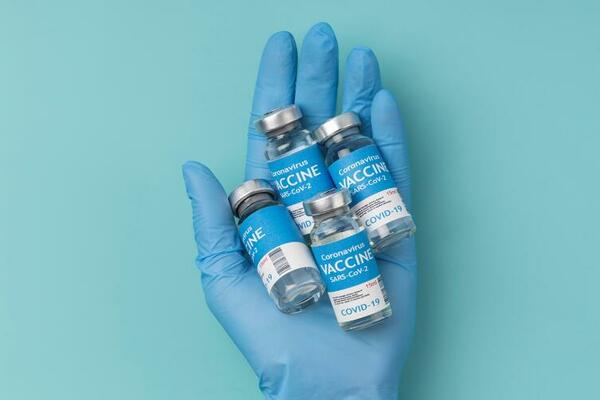 BESPLATAN VODIČ KORAK PO KORAK: Kako trgovati cenom akcija farmaceutskih kompanija iz svoje kuće