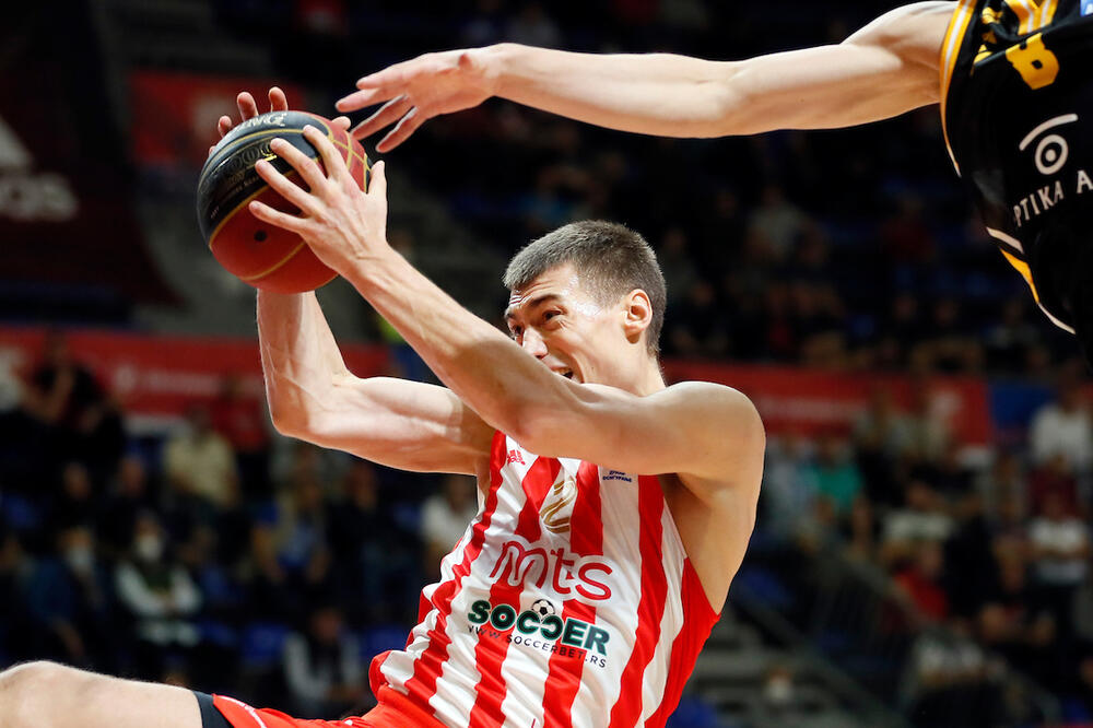 SUMNJA SE NA POTRES MOZGA: Jeziva povreda mladog košarkaša Zvezde!