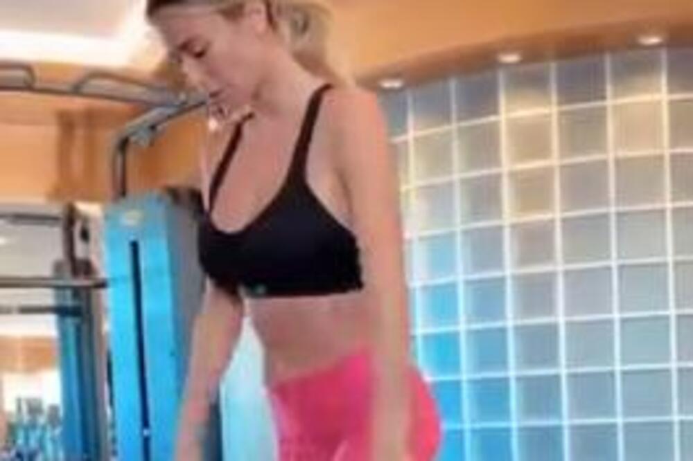 Udarna vrelina omiljene voditeljke: Previše je pokazala, umalo komplet intimna regija ispala! Briše sa lica zemlje!