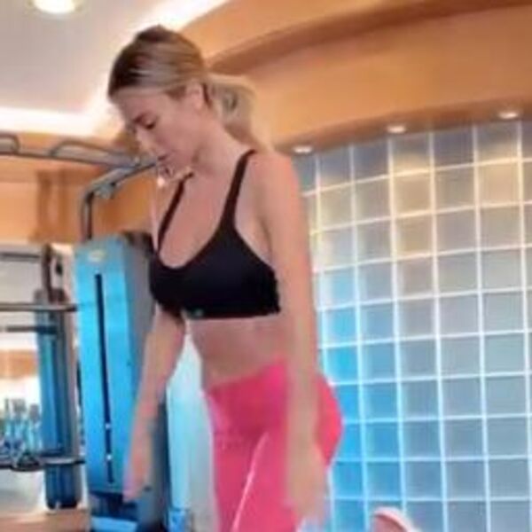 Udarna vrelina omiljene voditeljke: Previše je pokazala, umalo komplet intimna regija ispala! Briše sa lica zemlje!