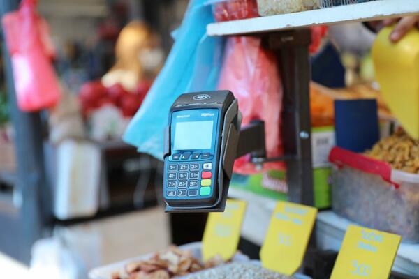 SEDAM RIZIČNIH MESTA GDE JE BOLJE PLATITI GOTOVINOM UMESTO KARTICOM! Pravi su "RAJ" za kraljivce, budite na oprezu