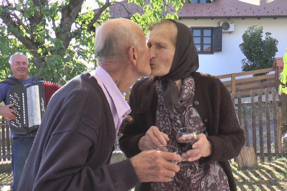 MOMIR JE CEO ŽIVOT VRAGOLAST, MILOJKA MU JE LJUBAV IZ SREDNJE ŠKOLE: Milivojeviće zaljubljenost nije napustila FOTO