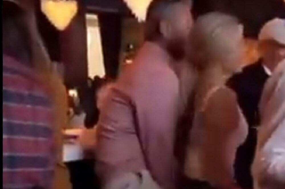 TRENER NFL TIMA VODI DVOSTRUJI ŽIVOT: Prvo bio sa ženom, pa onda sa zanosnom plavušom!