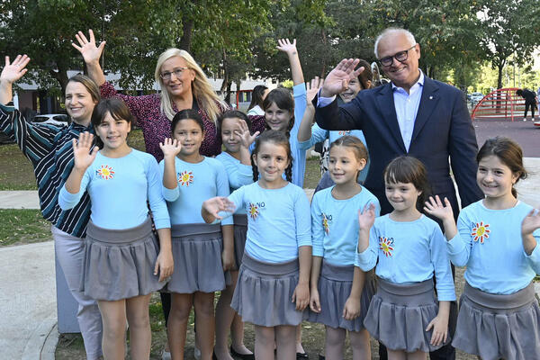 GORAN VESIĆ OBIŠAO NOVO IGRALIŠTE U BULEVARU ZORANA ĐINĐIĆA! Građani veoma zadovoljni uređenjem