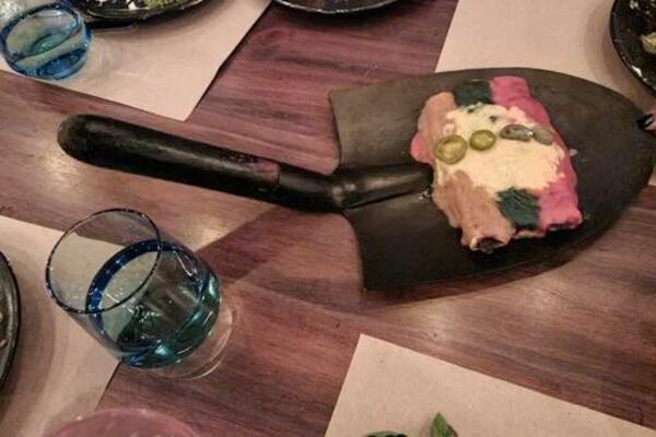 NE BISTE VEROVALI ŠTA JE POSLUŽENO U 1 RESTORANU: U najmanju ruku, SRAMOTA (FOTO)