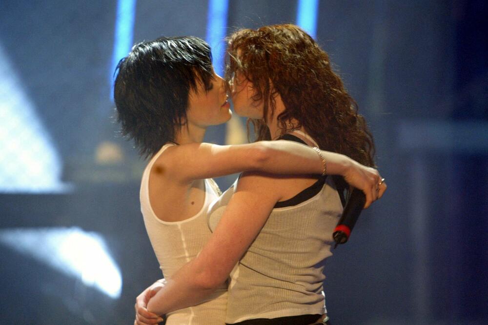 BILE SU PREDSTAVNICE RUSIJE NA EVROVIZIJI I ŠOKIRALE ČITAV SVET! Danas ih niko ne bi prepoznao, prevarile naciju!