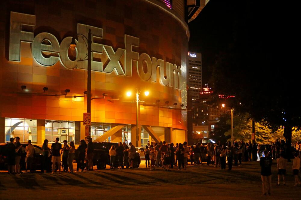 NAVIJAČI HITNO MORALI DA SE EVAKUIŠU: Meč NBA predsezone prekinut pre početka poslednje četvrtine (FOTO)