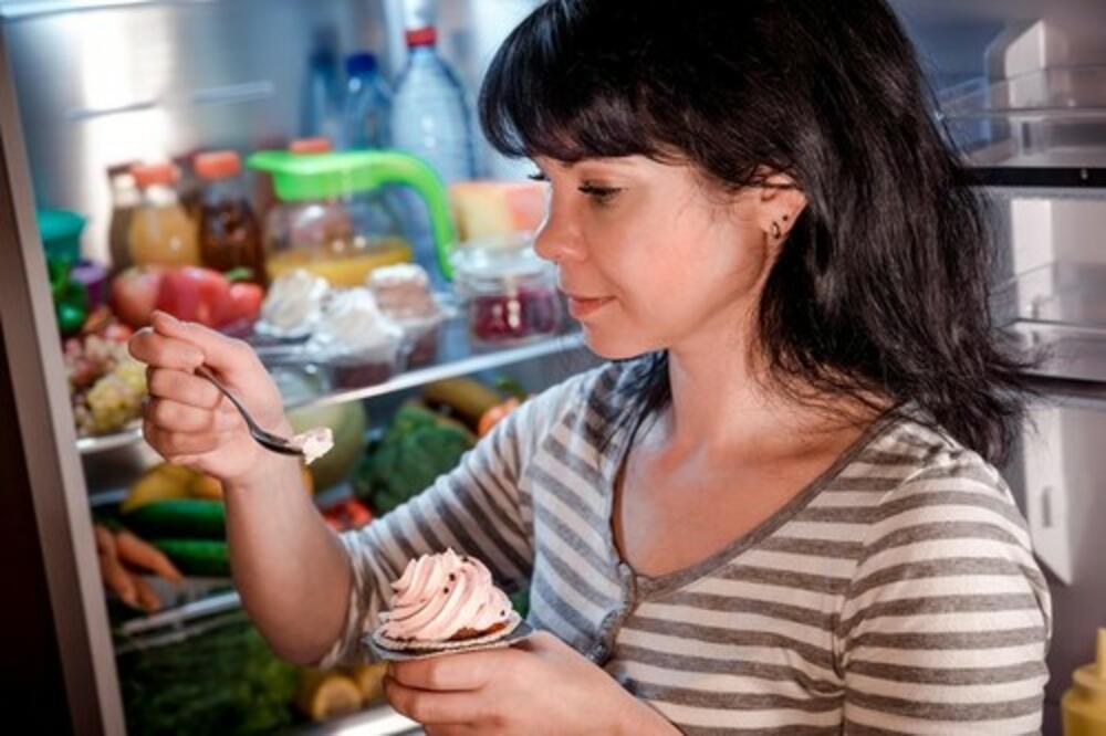 ZABORAVITE NA OVU HRANU PRED SPAVANJE: Uništava vam ORGANIZAM i sprečava MIRAN SAN!