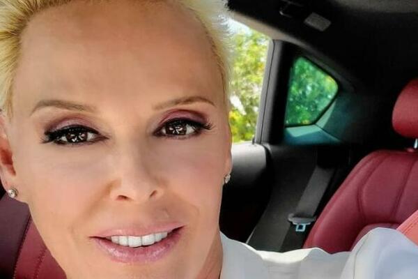 SLAVNA GLUMICA SE PORODILA U 54. GODINI I RODILA ĆERKU 15 GODINA MLAĐEM MUŽU: Godinama je pokušavala da zatrudni!