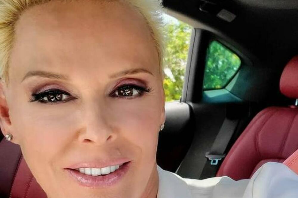 SLAVNA GLUMICA SE PORODILA U 54. GODINI I RODILA ĆERKU 15 GODINA MLAĐEM MUŽU: Godinama je pokušavala da zatrudni!