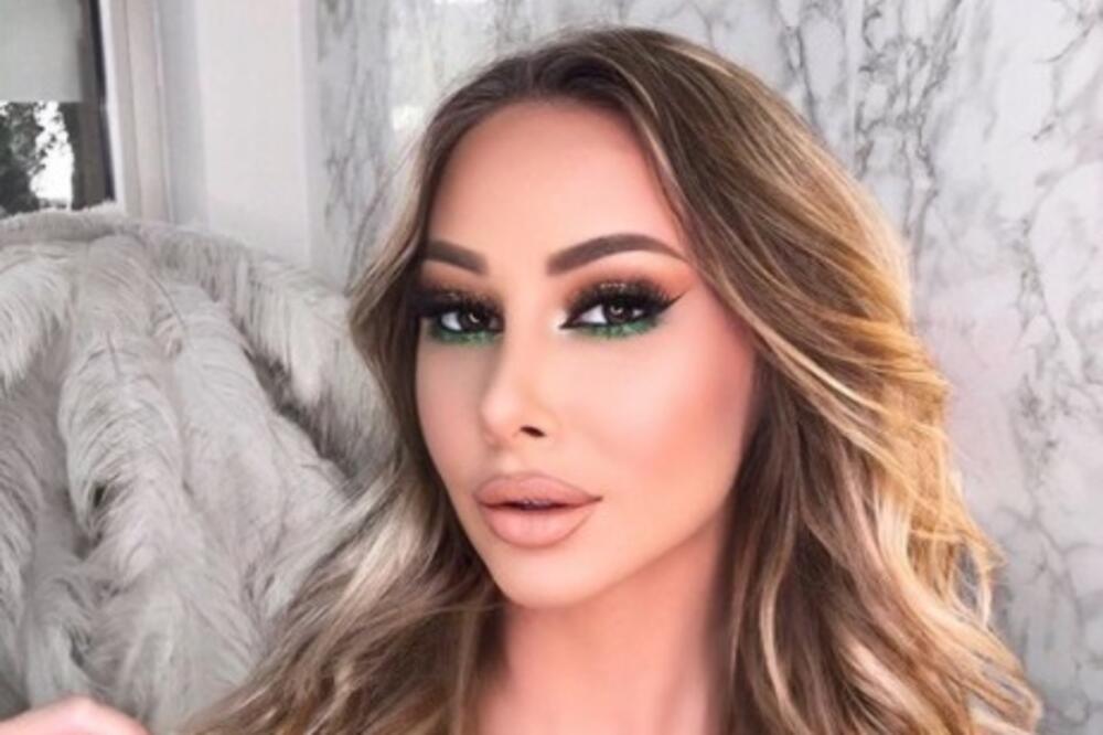 MACA DISKRECIJA POSETILA PLASTIČARA! Starleta uradila KOREKCIJU NA LICU, pa brže bolje POD OTOKOM pokazala! (FOTO)