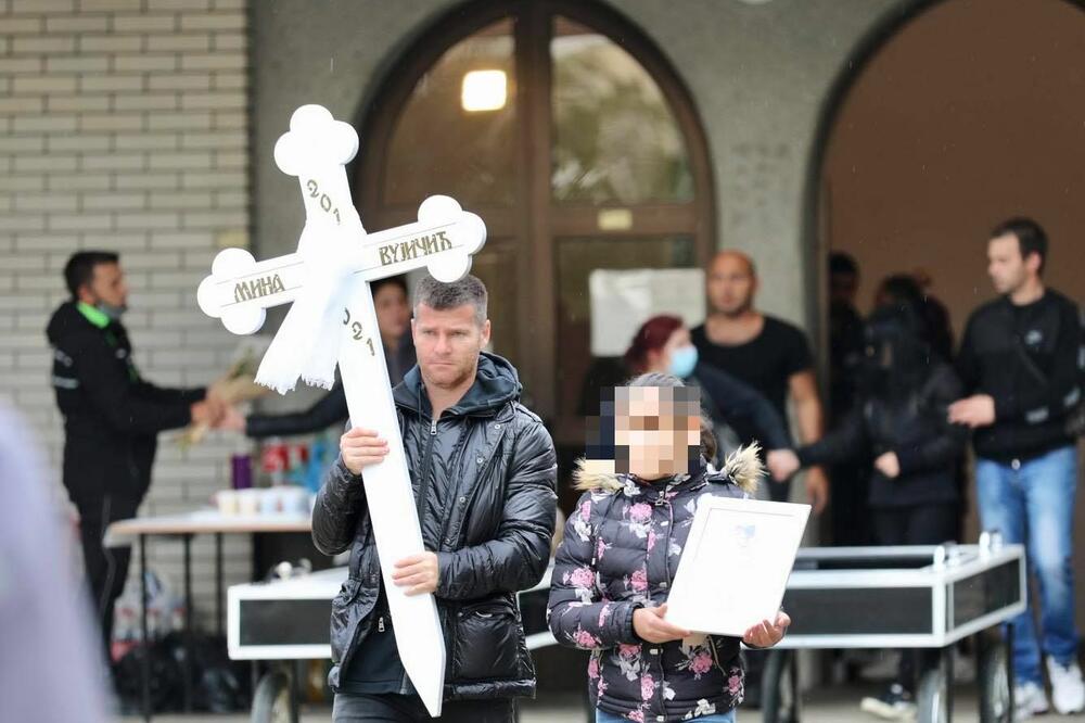 SRPSKI FUDBALER NOSI MININ KRST: Nastradale sestre sahranjene na obrenovačkom groblju, prizor je PRETUŽAN (FOTO)