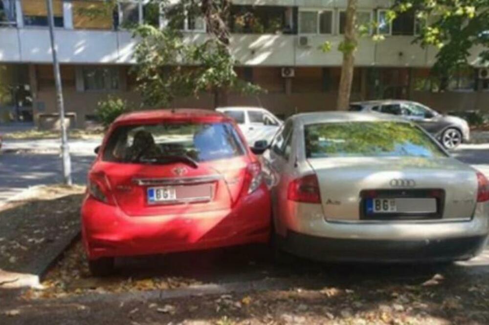 DA LI JE MOGUĆE DA SU SE MAJSTORI OVAKO PARKIRALI? Gledajte samo šta su uradila dvojica Beograđana (FOTO)
