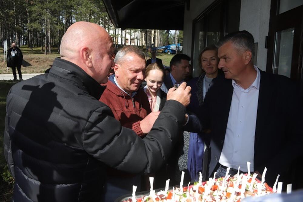 ZAMENIK PREDSEDNIKA VLADE, JURIJ BORISOV U ČAJETINI: Stamatović mu je pokazao potencijale zlatiborskog kraja (FOTO)