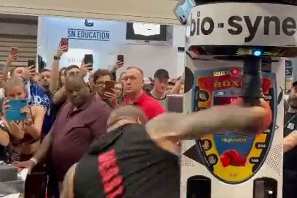 OSETILA SNAGU 'ZVERI': Mašina se pokvarila posle razornog udarca jednog od najsnažnijih ljudi sveta! (VIDEO)