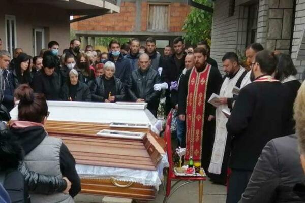 PORODICA ĐOKIĆ SAHRANJENA UZ DIRLJIV GOVOR SVEŠTENIKA: Zločinac nije "uzeo" samo njihove živote! (VIDEO)
