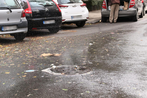 BIZARNA NESREĆA U BEOGRADU: Čovek (42) upao u šaht, pa HITNO prevezen u Urgentni centar