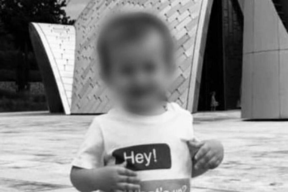 TUGA DO NEBA! MALIŠAN (1) U IGRI PROGUTAO PREDMET: Oglasili se roditelji, detetu NIJE BILO SPASA (FOTO)